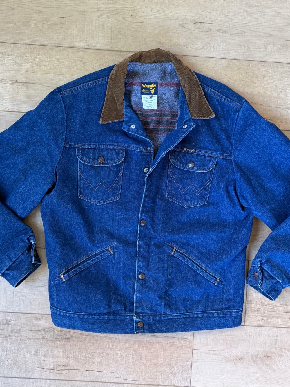 Vintage 1980s wrangler denim jacket Corduroy Collar Size 46L